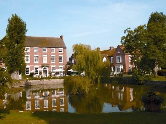Corse Lawn House Hotel