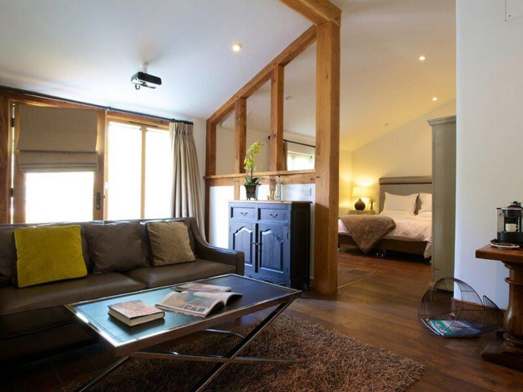 Junior room, Eckington Manor
