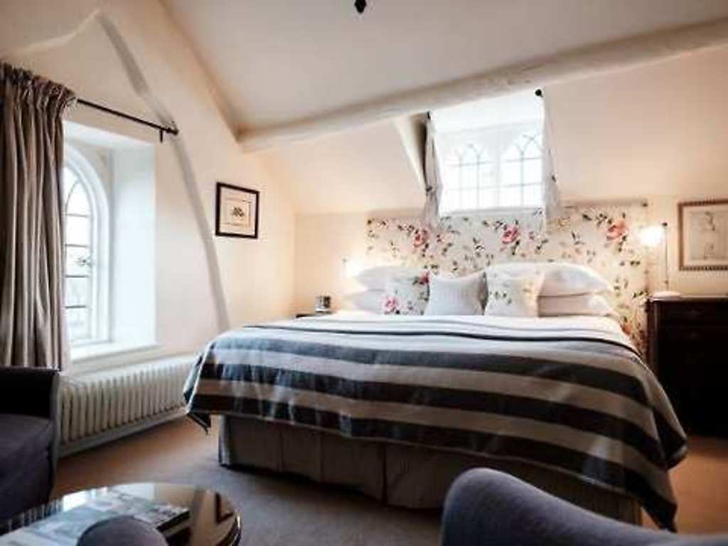 Classic Twin room, Manor House Hotel Moreton in Marsh