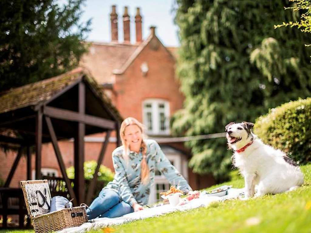 The Charlecote Pheasant Hotel