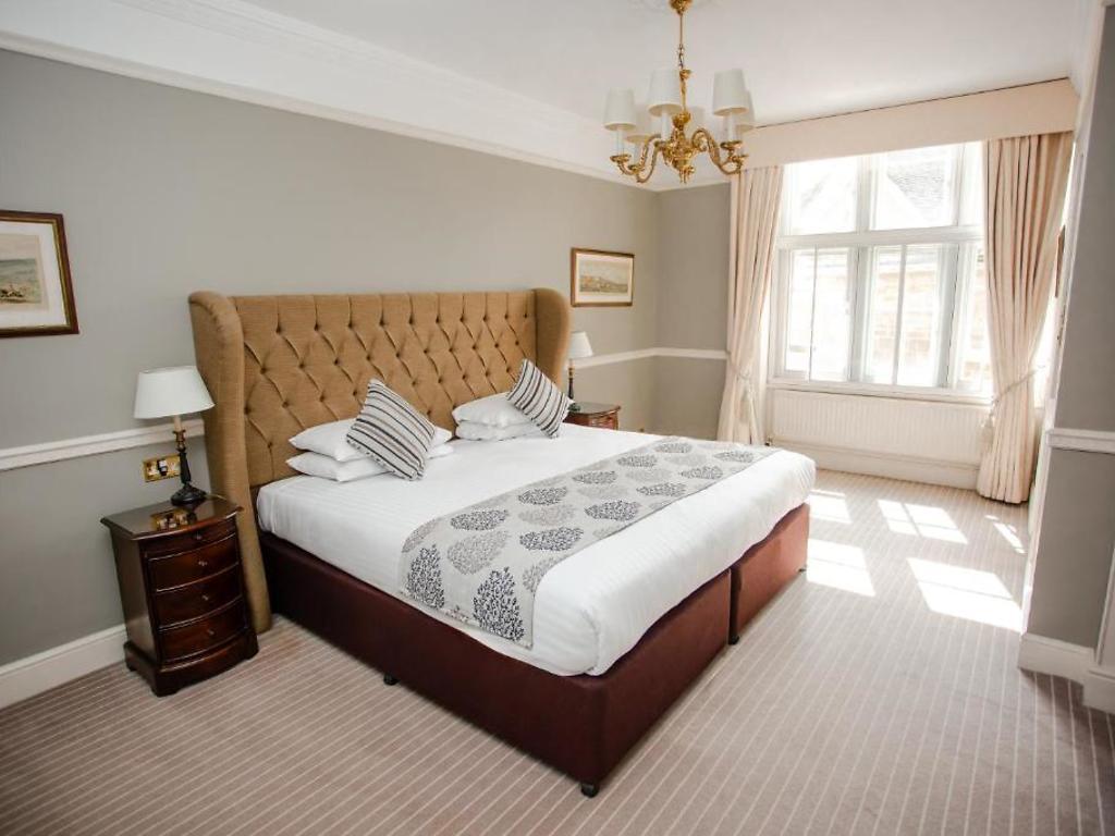 The Snooty Fox Hotel