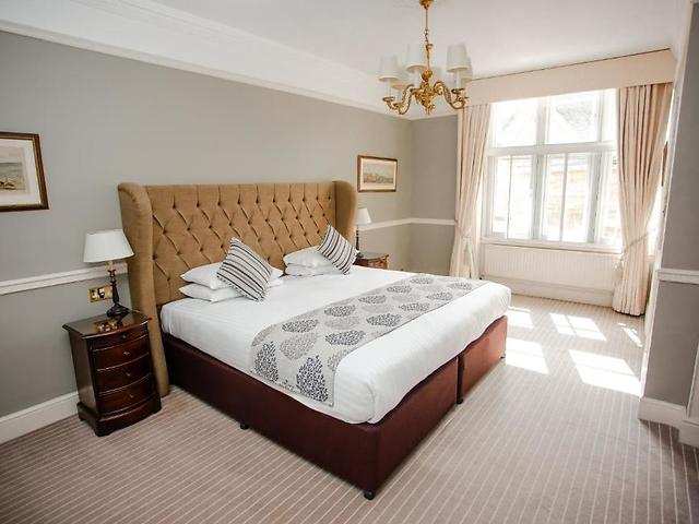 The Snooty Fox Hotel